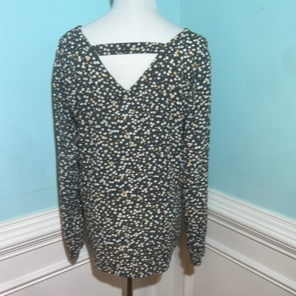 Loft Top - Picture 3 of 6